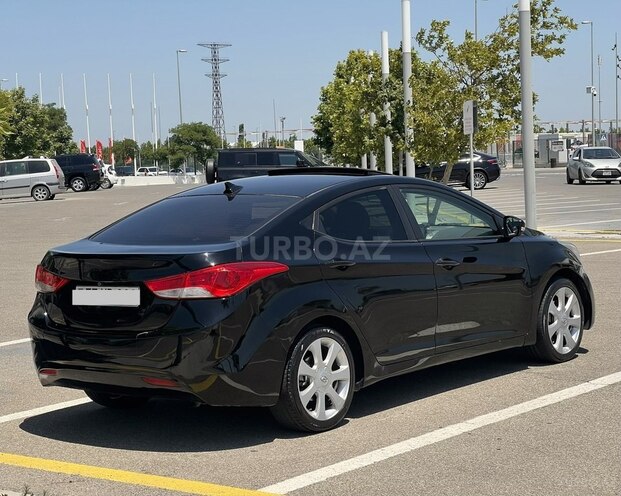 Hyundai Elantra-9