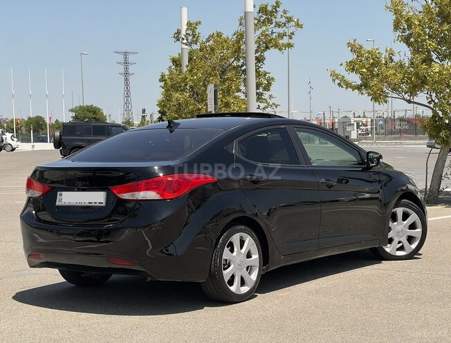 Hyundai Elantra-7