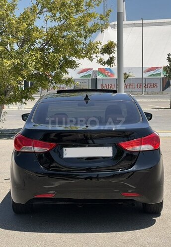 Hyundai Elantra-8