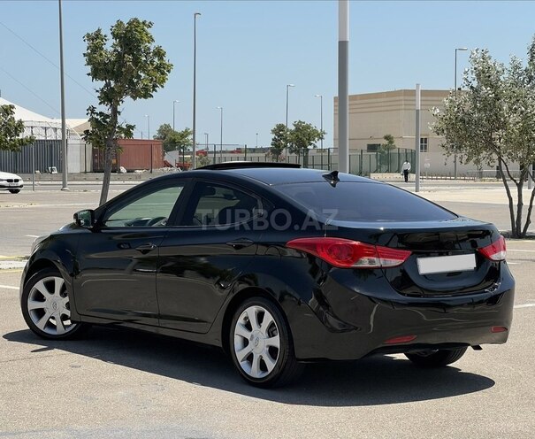 Hyundai Elantra-6