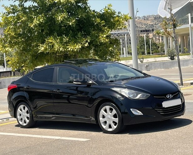 Hyundai Elantra-4