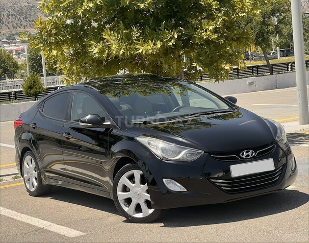 Hyundai Elantra-1