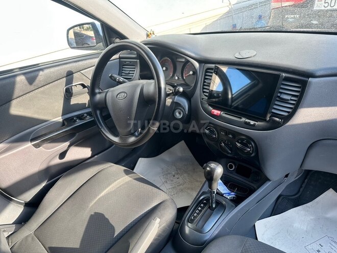 Kia Rio-12