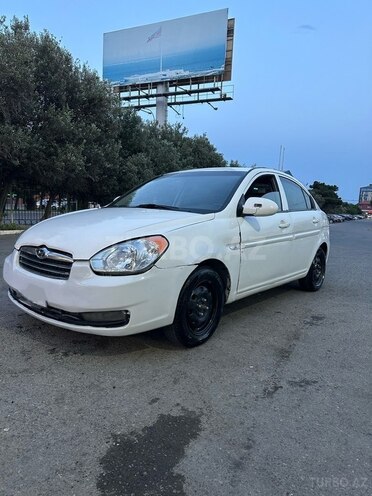 Hyundai Accent-2