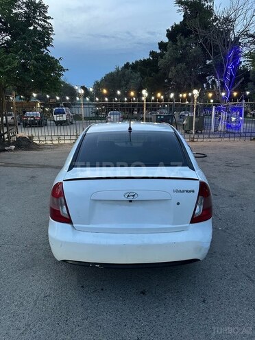 Hyundai Accent-7