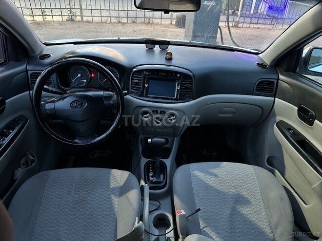 Hyundai Accent-8