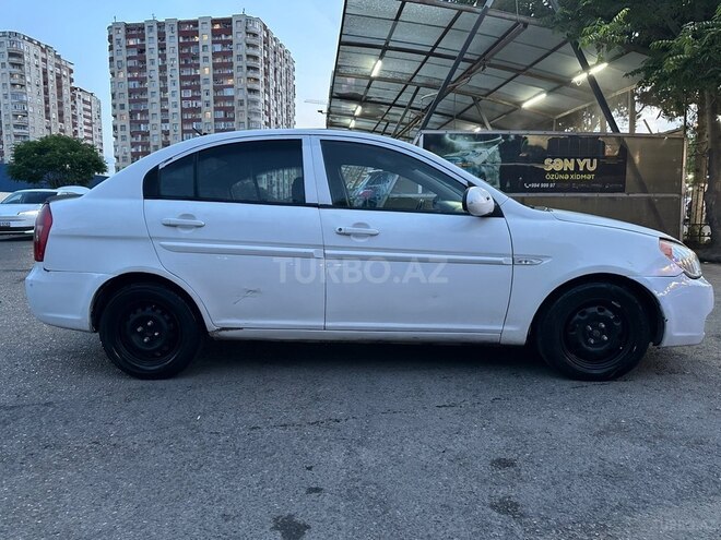 Hyundai Accent-4