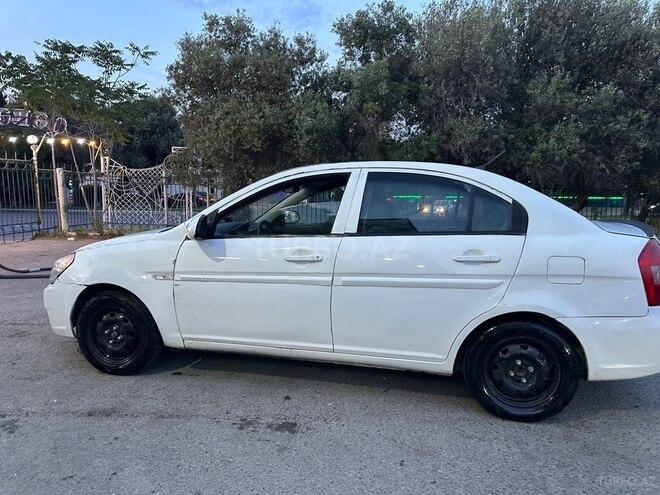 Hyundai Accent-5