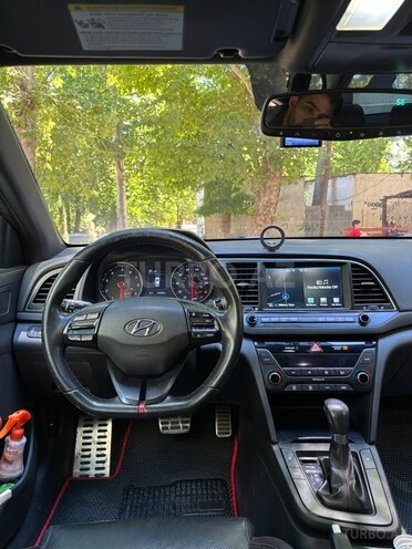 Hyundai Elantra-4
