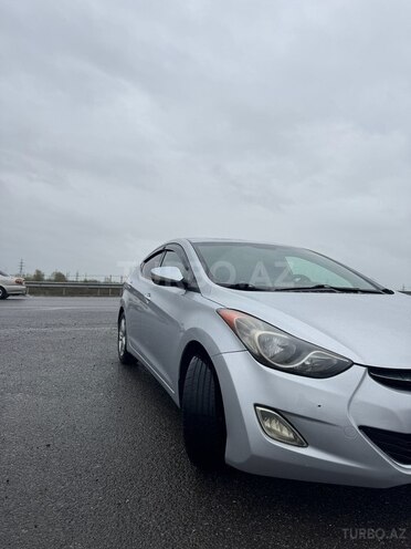 Hyundai Elantra-3