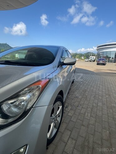 Hyundai Elantra-5