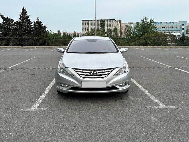 Hyundai Sonata-1