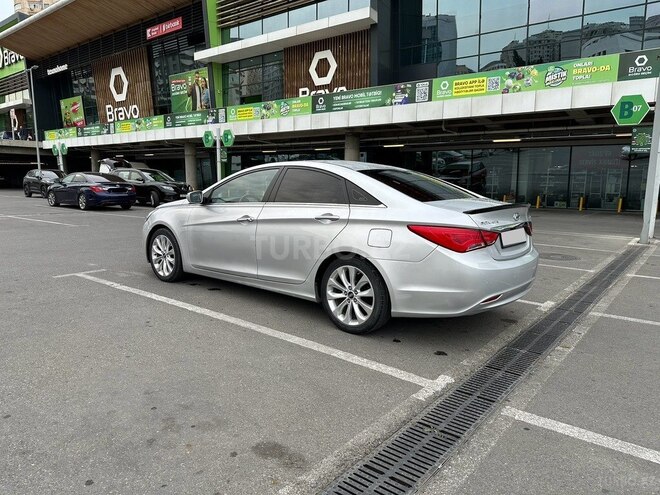 Hyundai Sonata-5