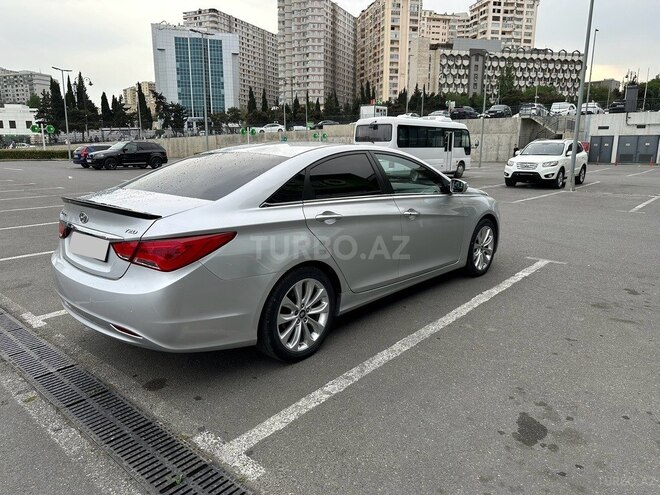 Hyundai Sonata-4