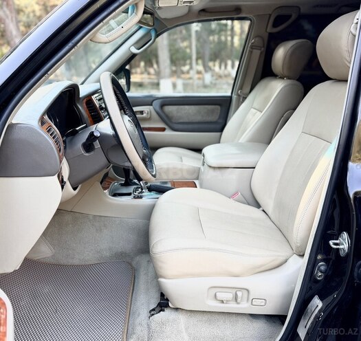 Toyota Land Cruiser-9