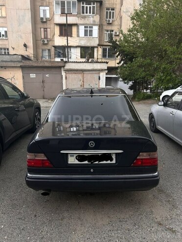Mercedes 220 E-2