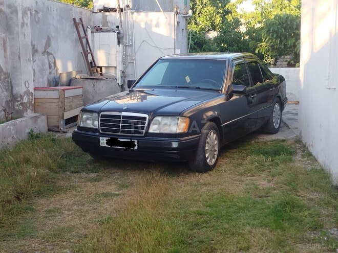 Mercedes 220 E-1