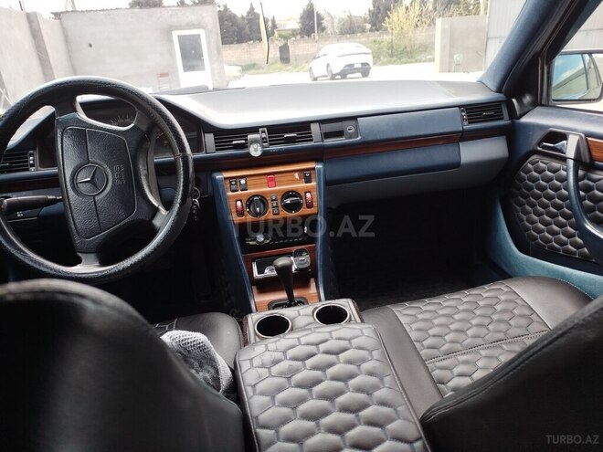 Mercedes 220 E-5