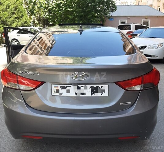 Hyundai Elantra-2