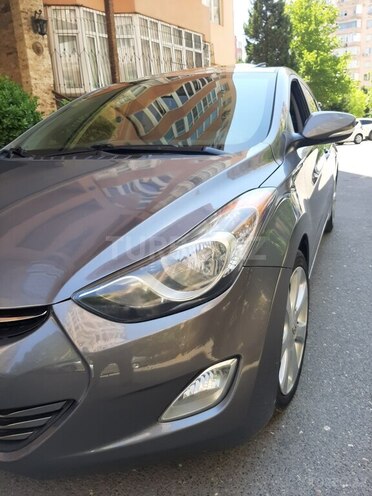 Hyundai Elantra-3