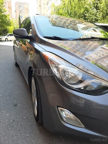 Hyundai Elantra-4