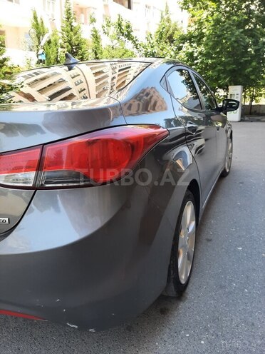 Hyundai Elantra-5