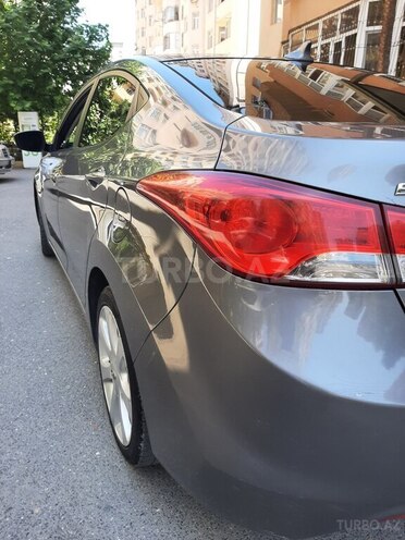 Hyundai Elantra-6