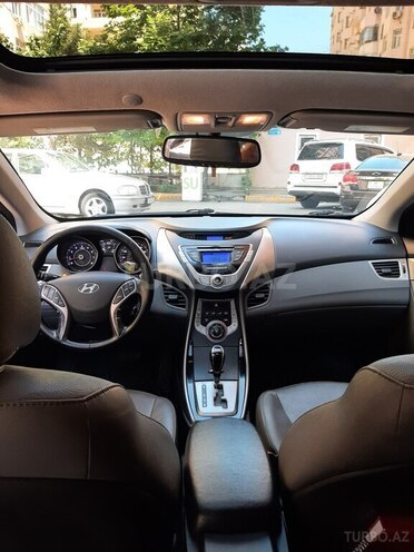 Hyundai Elantra-7
