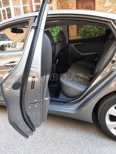 Hyundai Elantra-18