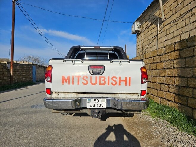 Mitsubishi L200-9