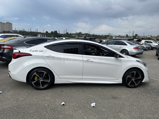 Hyundai Elantra-8