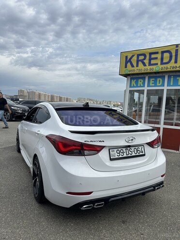Hyundai Elantra-4