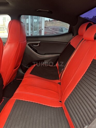 Hyundai Elantra-9