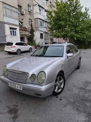 Mercedes E 240-4