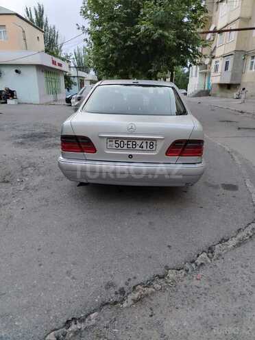 Mercedes E 240-2