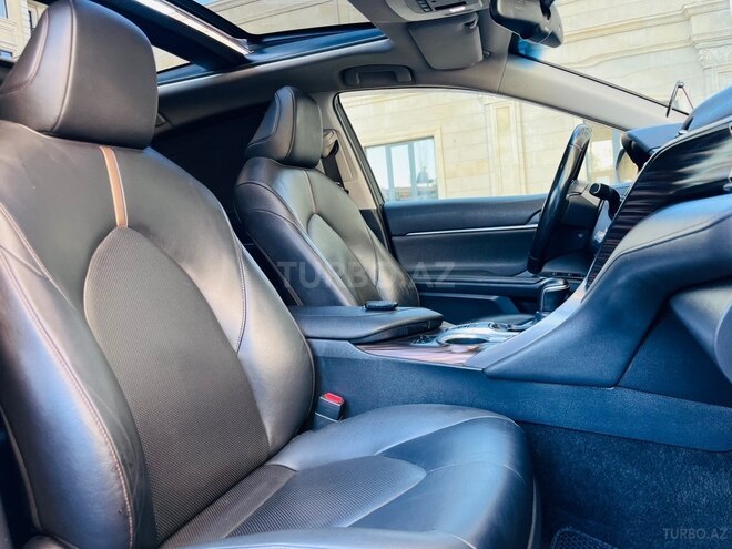 Toyota Camry-12