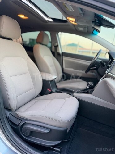 Hyundai Elantra-16