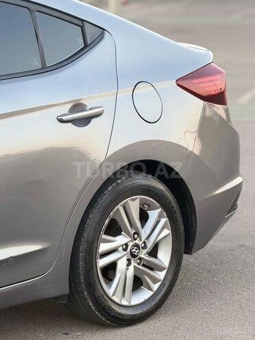 Hyundai Elantra-5