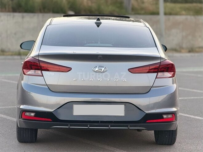 Hyundai Elantra-4