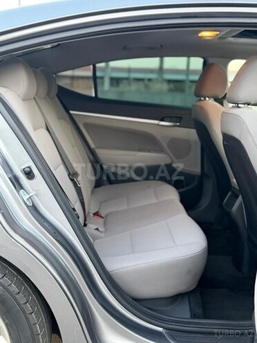 Hyundai Elantra-15