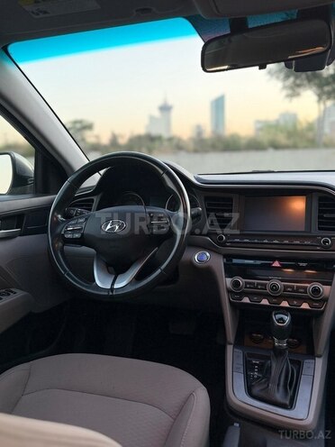 Hyundai Elantra-10
