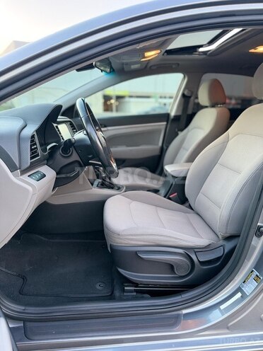 Hyundai Elantra-18