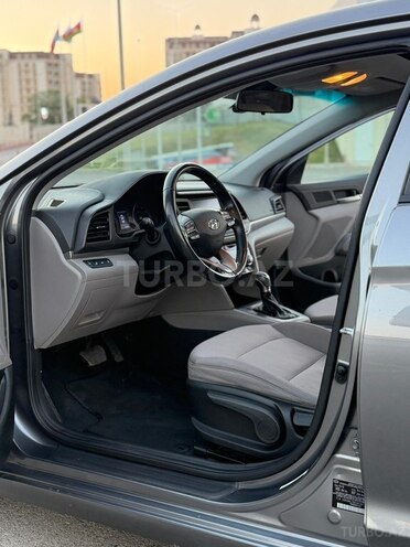 Hyundai Elantra-12