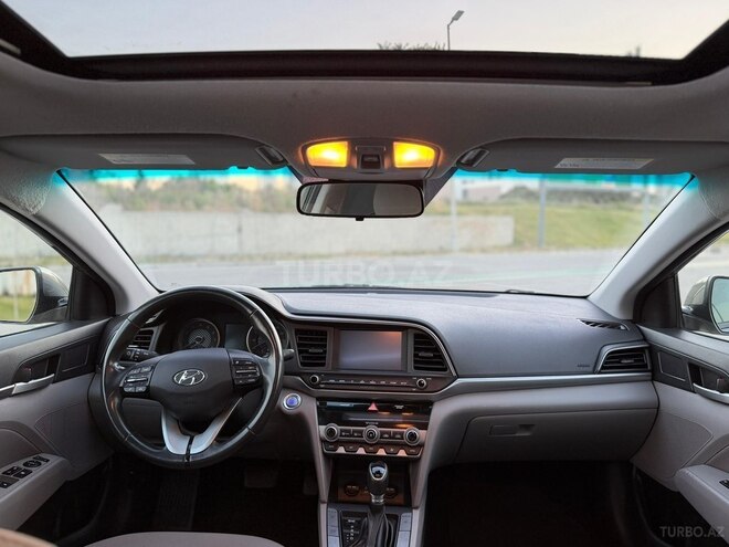 Hyundai Elantra-17