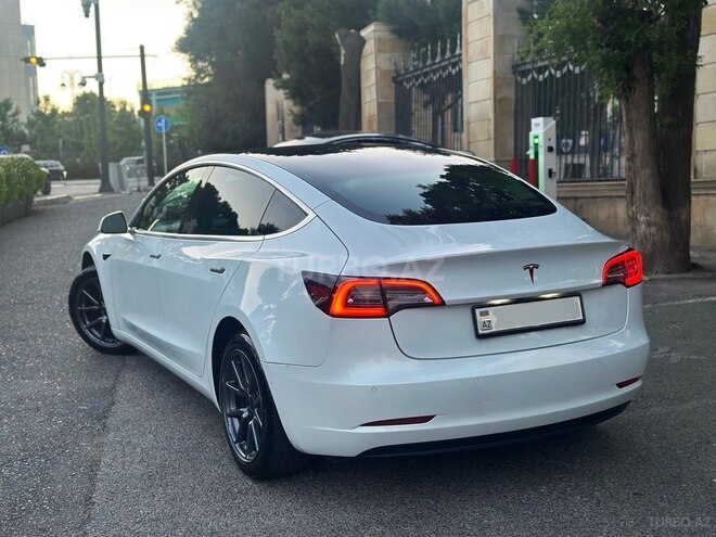 Tesla Model 3-7