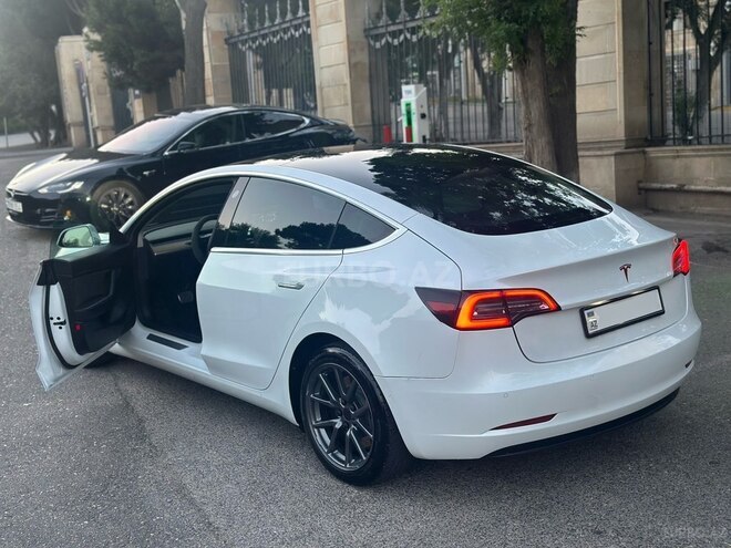 Tesla Model 3-8