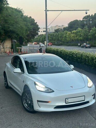 Tesla Model 3-9