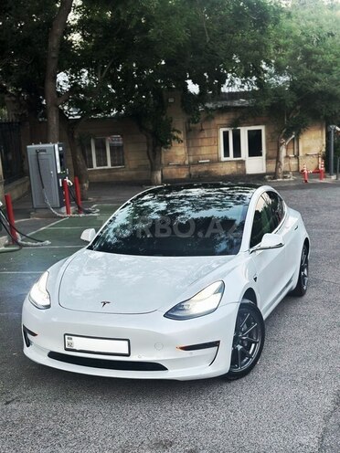 Tesla Model 3-5