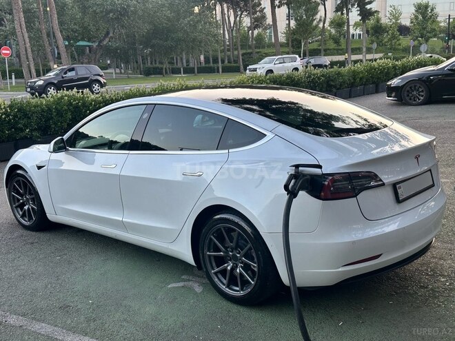 Tesla Model 3-2