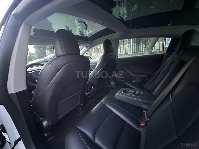 Tesla Model 3-10
